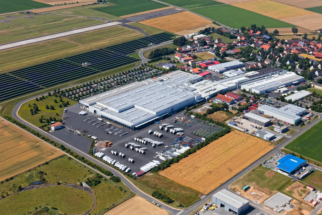 LE CHANTIER BAVARIA YACHTS