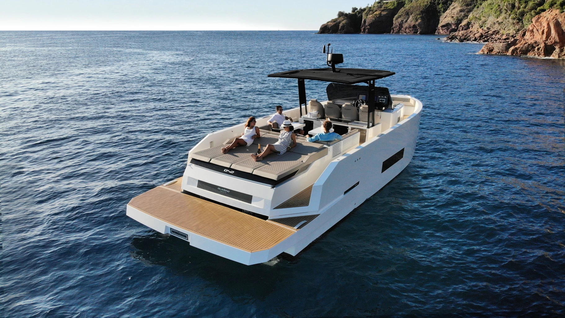 DE ANTONIO YACHTS<br>