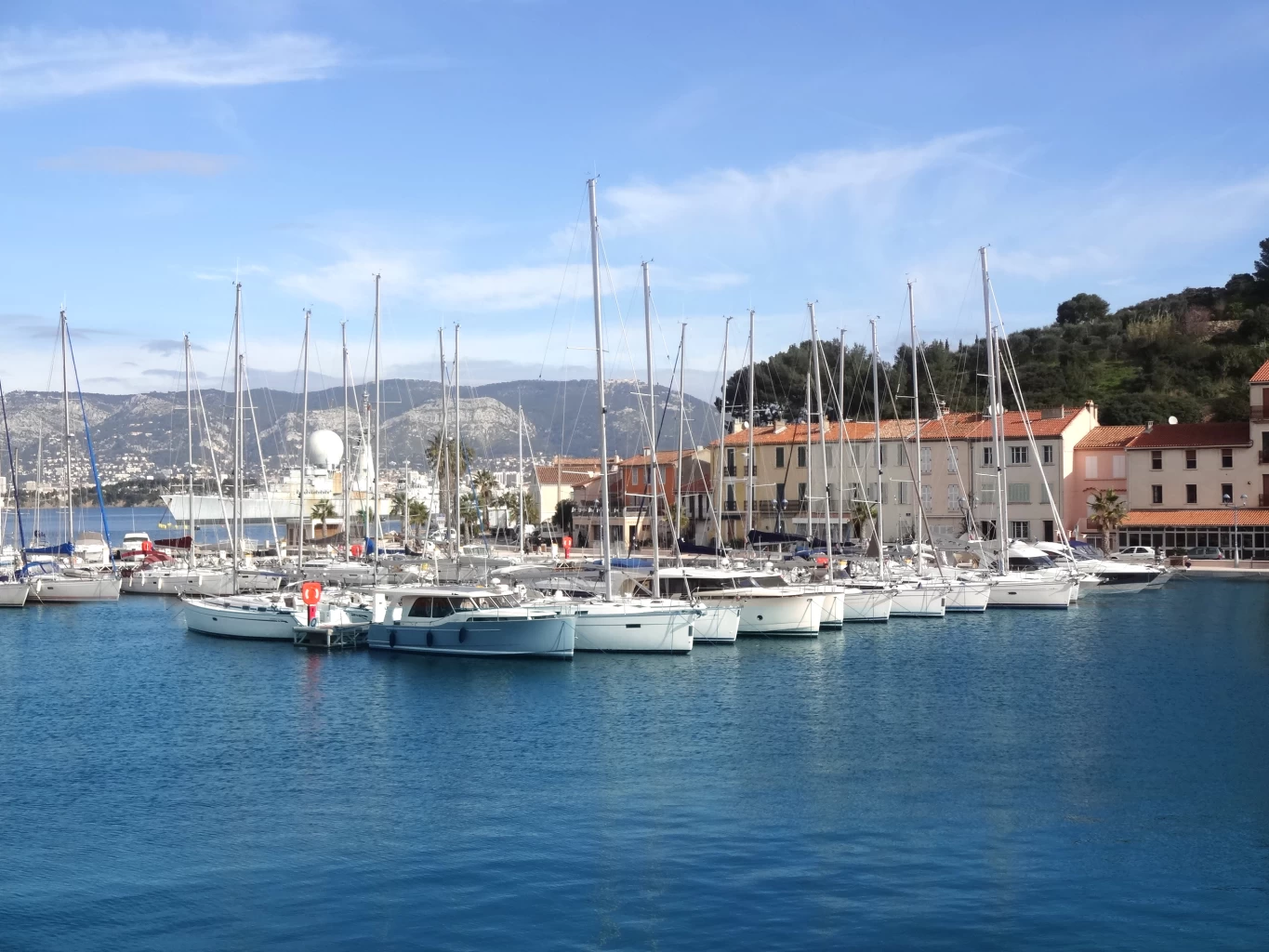 LE VILLAGE DE SAINT-MANDRIER<br>