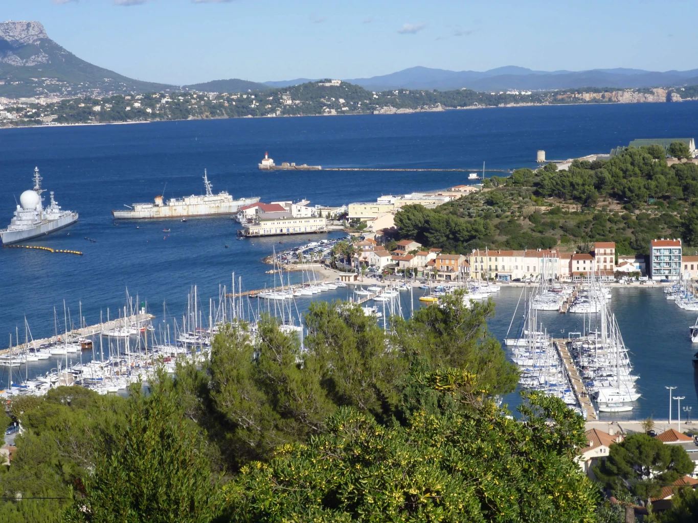 UNE PRESQU'ÎLE PLEINE DE CHARME ET D'HISTOIRE